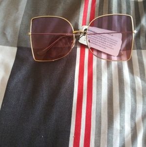 Sungalles for sunglasses buisness.